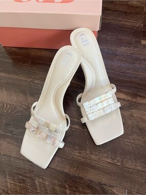 NWT GB Sea-Shell Cloud White Slide Sandals 9